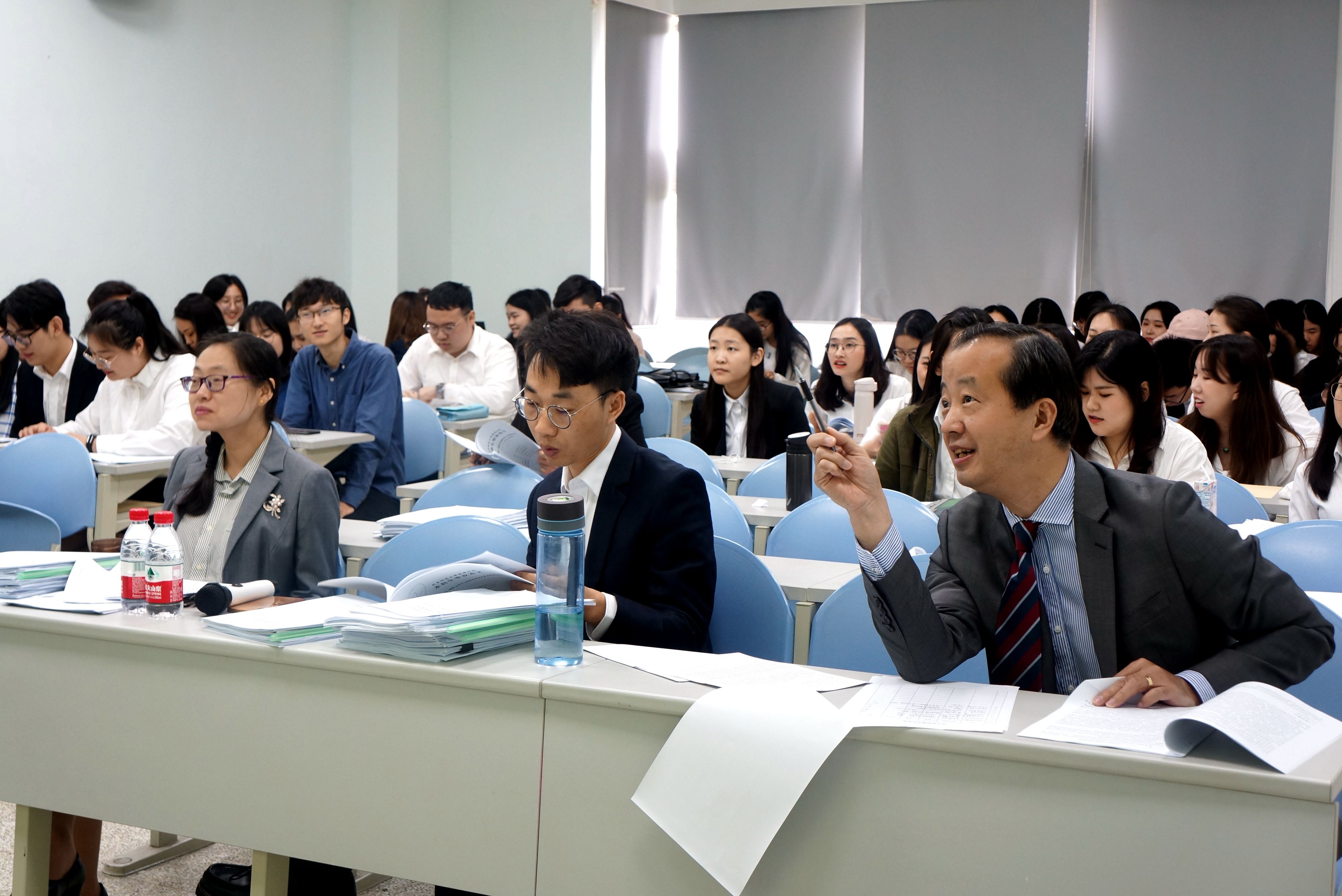 管理学院举行2019届本科毕业生论文答辩